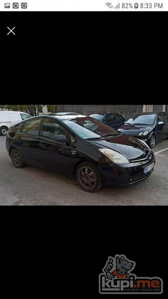 Prodajem Toyota Priyus Hybrid 1.5b Automatic