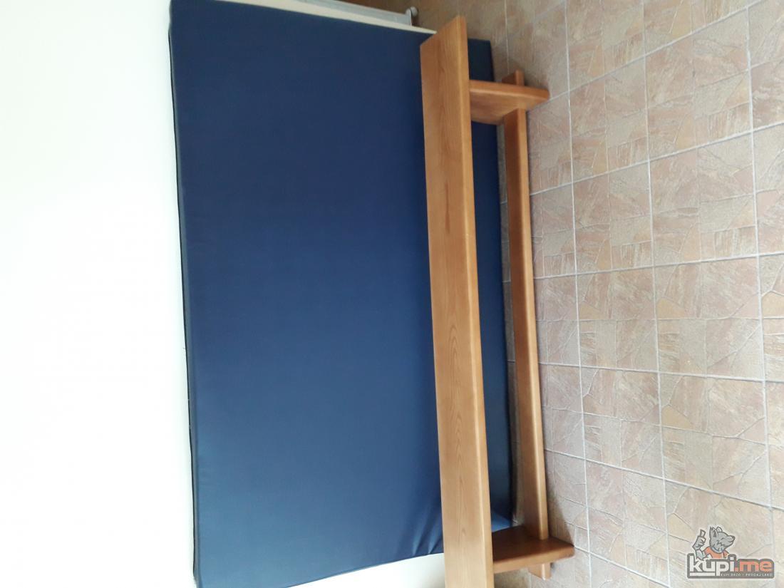 Prodajem svedske ljestve i klupu, sto za masazu i strunjacu
