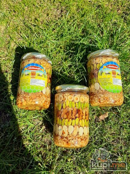 Med sa pistaćima, orasima, bademima, lješnivima